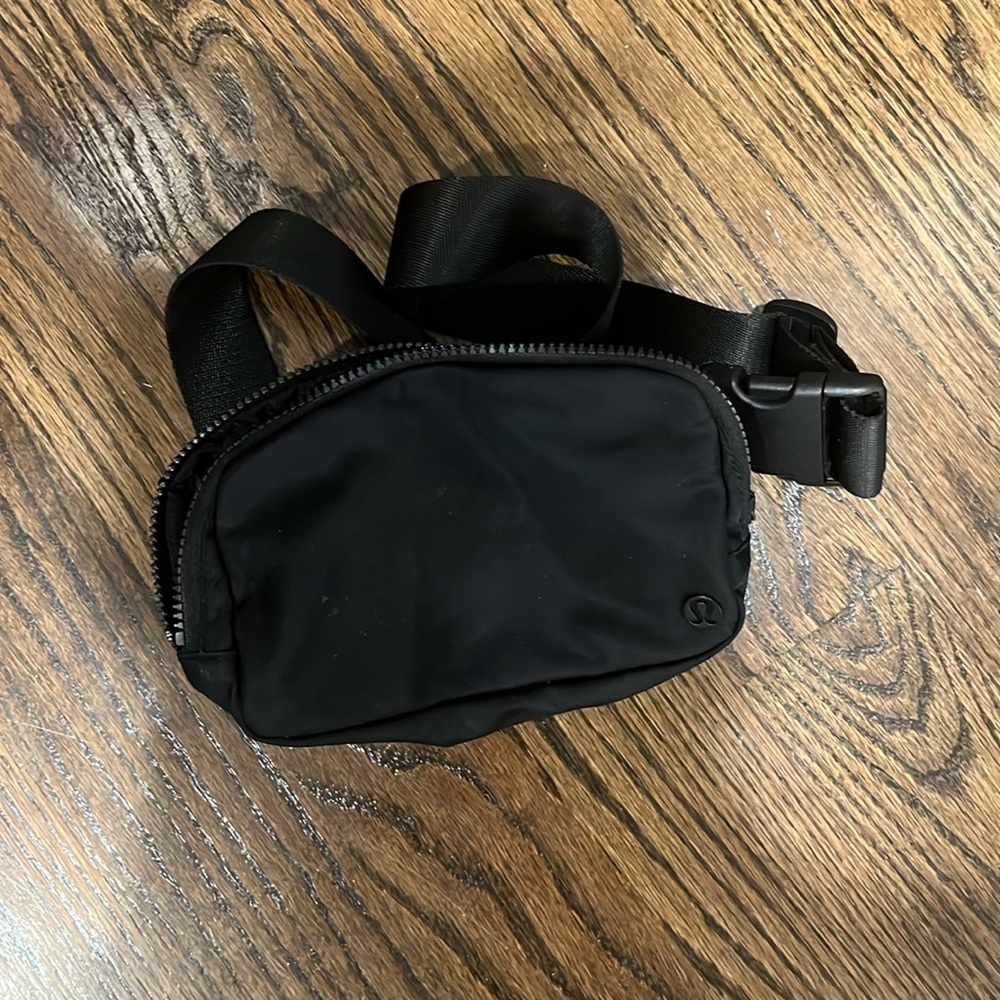 Lululemon belt bag
